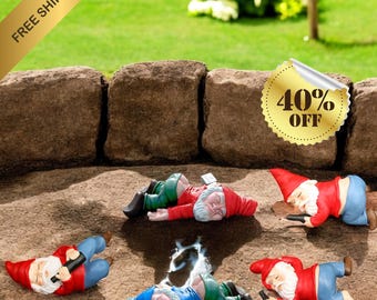 Beeldje dronken tuinkabouter: grappig aangeschoten kabouterbardecor