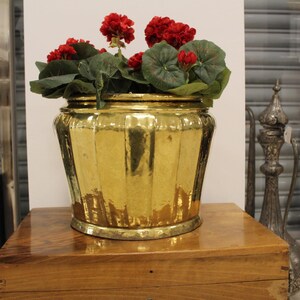 Hand Hammered Brass Planter – 1980s Turkish Flower Pot (27cm)