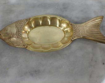 Grand plat de service décoratif en laiton fait main en forme de poisson