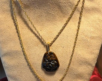 Vtg CROWN TRIFARI Brown BAKELITE Faux Tortoiseshell Floral Pendant on gold tone chains, layering necklace