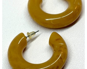 Butterscotch Lucite vintage hoop post earrings 1960s 1970s acrylic plastic THICK, CHUNKY, MOD earth tone tan/beige/brown