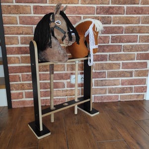 Stable for 2,3 or 4 hobby horses, hobby horse stand
