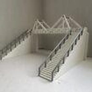 Spur HO zweispurige Fussgängerbrücke 1:87 Detailierte Stadtbahn- / Modellzug-Landschaft