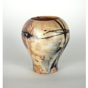 Vase rouge cuit par saggar, fil de cuivre et traces