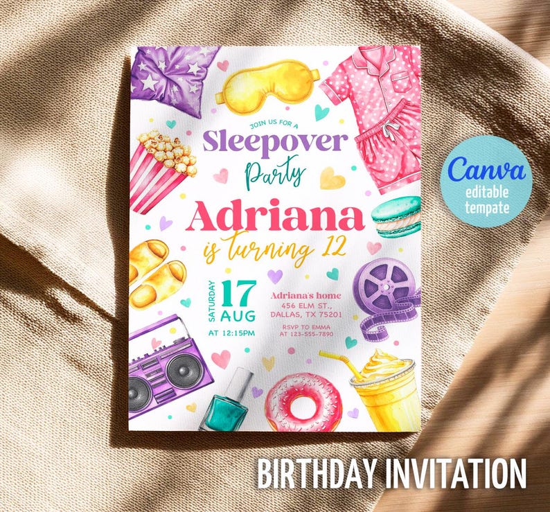 K&ouml;nnte beinhalten: Eine farbenfrohe Geburtstagseinladung mit dem Text "Sleepover Party" und "Adriana wird 12". Die Einladung enth&auml;lt Illustrationen von Schlafanz&uuml;gen, Popcorn und einem Donut. Das Datum ist der 17. August.