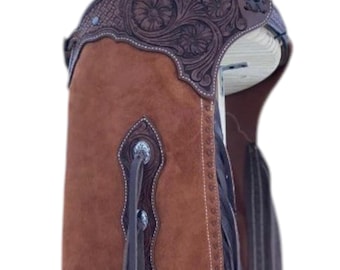 Handgefertigte Cowboy Chinks aus Leder - Schokolade Wildleder mit floral punzierter Passe & langen Fransen
