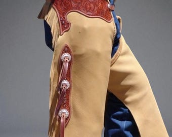 Handgefertigte Western Leder Chinks – Punzierte Passe & Concho Akzente mit Fransen | Cowboys Rodeo Chaps