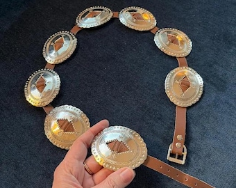 Handgemaakte western-conchoriem: leer en zilverkleurig cowboyaccessoire