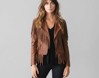 Chaqueta de cuero con flecos en relieve estilo western revival