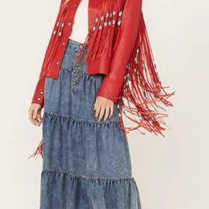 Blouson en cuir rouge à franges - Style western avec détails de perles | Veste cowgirl bohème pour femmes