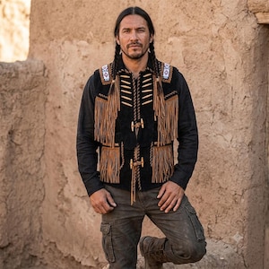 Chaleco de cuero de gamuza estilo occidental para hombre, chaleco vaquero con flecos y cuentas estilo nativo americano para hombre