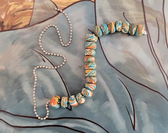 Cuentas de arcilla polimérica enrolladas a mano: trenzas coloridas y artículos de joyería