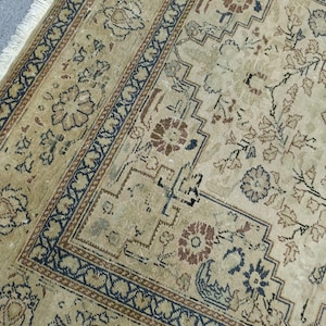 5x7 ft Vintage Persian Rug | Hand-Knotted Wool Area Rug | Beige Floral Oriental Carpet | Traditional Living Room Decor - 4.7x7.1 Feet.