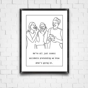 Może przedstawiać: Czarny, oprawiony wydruk artystyczny przedstawiający rysunek liniowy trzech śmiejących się osób. Wydruk zawiera tekst: "We're all just cosmic accidents pretending we know what's going on."