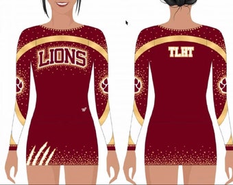 Peut inclure: Uniforme de cheerleading bordeaux à manches longues avec des accents dorés. Le devant de l'uniforme porte le mot "LIONS" en lettres dorées. Le dos de l'uniforme porte le texte "TLHT" en lettres dorées.
