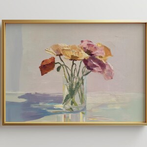 大きな額入りペチュニア花瓶油絵アートプリント | キュートで風変わりな気まぐれ | ガーリーなピンクのウォールアート | トレンディなウォールアートギフト | ゴールドフレームアート
