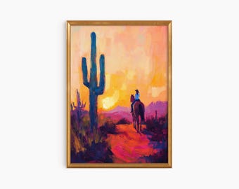 Può includere: Un dipinto che raffigura un cavaliere solitario a cavallo in un paesaggio desertico. Il cavaliere indossa un cappello da cowboy e sta cavalcando verso un grande cactus saguaro. Il cielo è di un arancione e rosa vibrante, che suggerisce un tramonto.