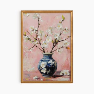 大きな額入りブルーのシノワズリ花瓶 | キュートで風変わりな気まぐれ | 大きな額入りアート | ピンクのウォールアート | トレンディなウォールアート | ファインアートプリント