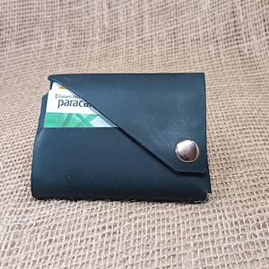 Cartera de cuero sin costuras hecha a mano: fina y personalizada