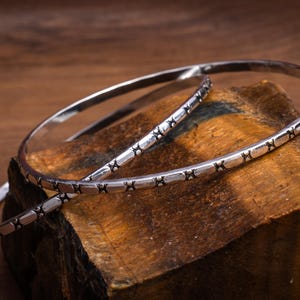 Vintage Silver-Toned Boho Bangle Bracelets - Set of 2