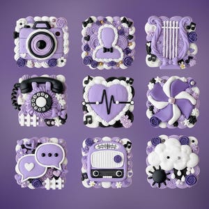 Peut inclure: Neuf éléments décoratifs carrés avec glaçage violet et blanc. Les motifs comprennent un appareil photo, une personne, une harpe, un téléphone, un cœur avec une ligne de battement de cœur, une roue à aubes, des bulles de dialogue, une radio et un nuage avec un soleil et une araignée.
