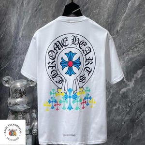 Streetwear T-Shirt Großes Hufeisen farbiges Kreuz Sanskrit Print Grafik T-Shirt Kurzarm Unisex Urban Style Vintage inspiriert