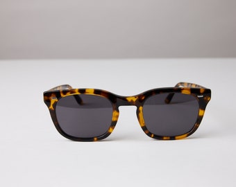 New York Eye_rish, Dingle. Light Tortoise Shell Frame with Grey Lenses