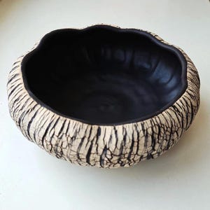 Matt svart keramikskål med krackelerad glasyr 137 g, Pasta skål med grov textur, Wabi sabi porslin, Serveringstallrik för restauranger, Salladsskål