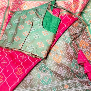 Sari Pochampally de algodão e seda com borda semi-patola e blusa pronta.