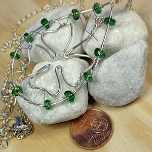 Clover leaf made of silver-plated wire and green glass beads, necklace pendant approx. 5 cm long - Saint Patrick&#39;s Day lucky clover leaf spring