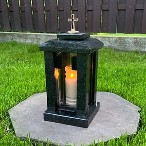 Memorial lantern | Granite lantern | Graf lantaarn natuursteen | Grave decorations | Granite memorial lantern | Candle holder for tombstone