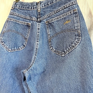 Vaqueros mom de cintura alta estilo chic vintage / Pantalones vaqueros de pierna cónica de los años 80 y 90 / Vaqueros azules clásicos de lavado medio