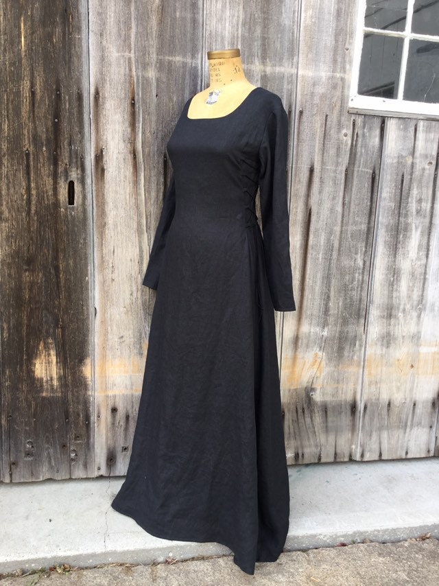 Medieval womens dress in Black flax linen elven fantasy for | Etsy