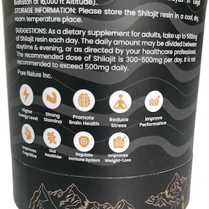 Puede incluir: Un envase cil&iacute;ndrico negro con ilustraciones doradas de monta&ntilde;as y texto blanco. El texto incluye informaci&oacute;n sobre la resina de Shilajit, sus ingredientes y usos sugeridos. Iconos indican beneficios como el nivel de energ&iacute;a y la salud cerebral.