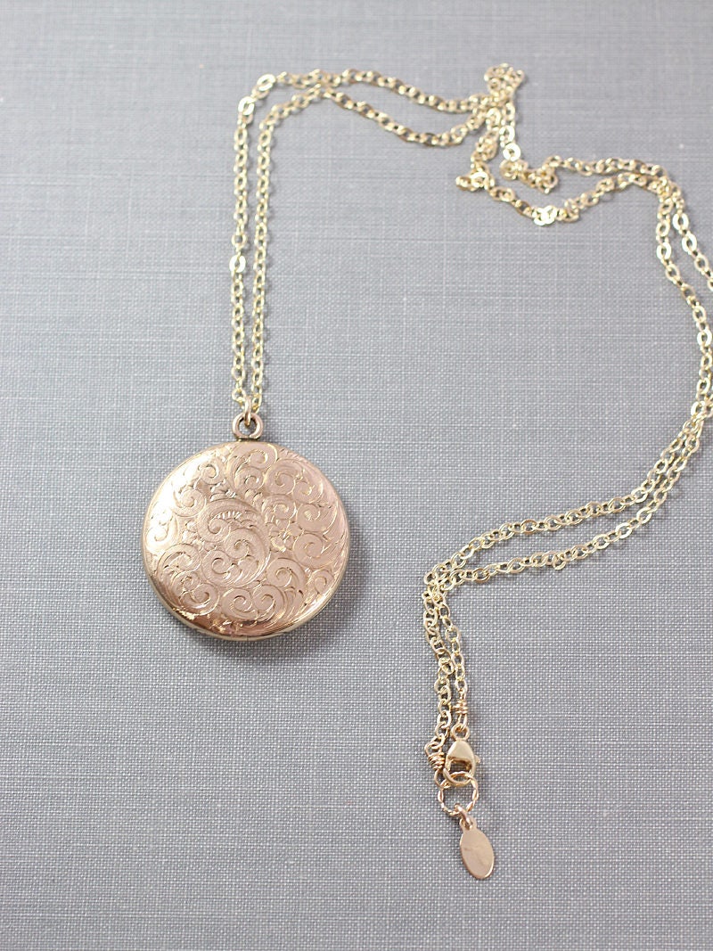 Antique Gold Locket Necklace, W&H Co Round Photo Pendant - Timeless Beauty