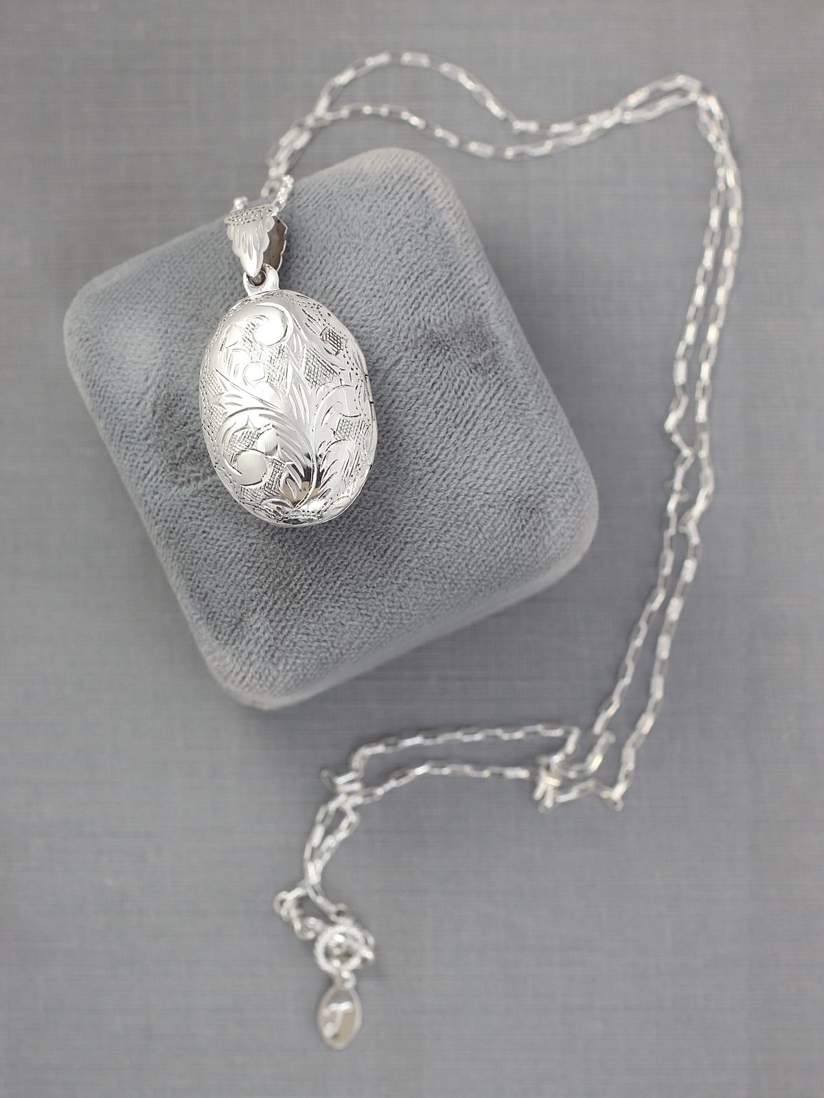 Vintage Sterling Silver Locket Necklace, Small Oval Picture Pendant on