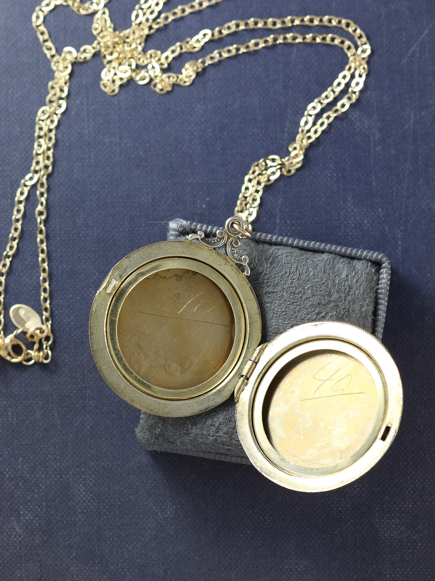 Large Round Vintage Gold Filled Locket Necklace, Picture Locket ...