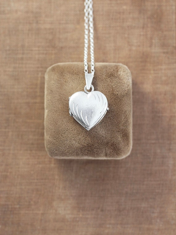 Sterling Silver 19MM Brushed and Polished Hearts Oval Locket Charm Pendant Sterling Silver 19MM Brushed and Polished Hearts Oval Locket Charm Pendant