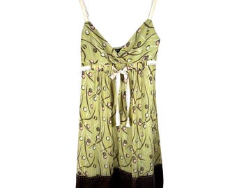 Vintage Y2K BCBG Max Azria Grön 100% Siden Solklänning med Empire-midja Cocktailparty