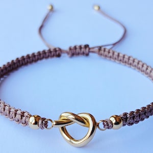 Macrame bracelet. Woven bracelet.