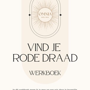 Op de afbeelding: Een werkboek met de tekst "VIND JE RODE DRAAD WERKBOEK" in zwarte letters. De omslag heeft een beige achtergrond met een cirkelvormig ontwerp en de tekst "OMNIA HELING". Het thema van het werkboek is zelfontdekking.