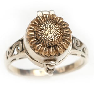 Secret Compartment Ring, Poisoner Ring, Sunflower Ring, Flower Gift For Mom, Poison Ring, Secret Compartment Jewelry, Botanical Ring