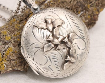 Bat Locket Necklace Silver, Compass Pendant Men, Halloween Jewelry, Photo Locket Round, Unique Gothic Jewelry