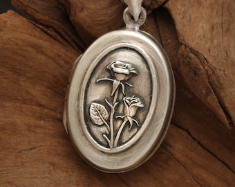 Collier médaillon en argent, médaillon fleur de naissance, fleur de naissance juin, pendentif rose, collier médaillon rose, bijoux faits main, fleur de naissance rose