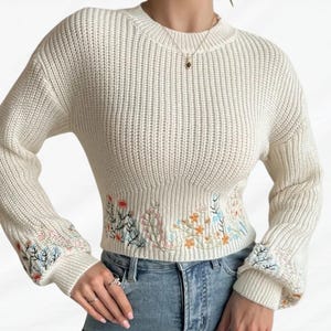 Embroidered Hem Knit Sweater: Elegant Women&#39;s Pullover