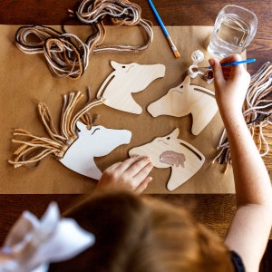 Pferd und Pony Kid Craft - Farbe und Garn inklusive - Kunsthandwerk für Sommerlager, Geschenkläden, Geburtstagsfeiern, Derby-Feiern und mehr