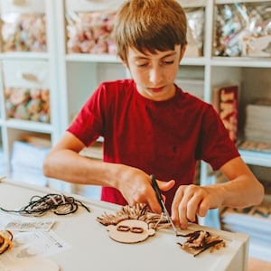 MAKE A FACE - Self-Portrait Craft Kit - Diversity Lesson for Kids - Paint and Yarn Included