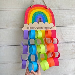 Geburtstags-Countdown - Personalisierte helle Regenbogen-Papierkette zum Malen und Basteln für Kinder