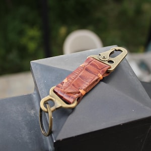 Cartera de piel con relieve de cocodrilo: piel auténtica, cartera plegable de lujo para hombre, hecha a mano, un regalo de aspecto exótico.