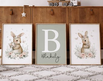 Hasen Kinderzimmer Wandkunst 3er Set | Blumenhasendrucke mit individuellem Namen | Salbei grün Baby Girl Kinderzimmer Dekor | Digitaler Download